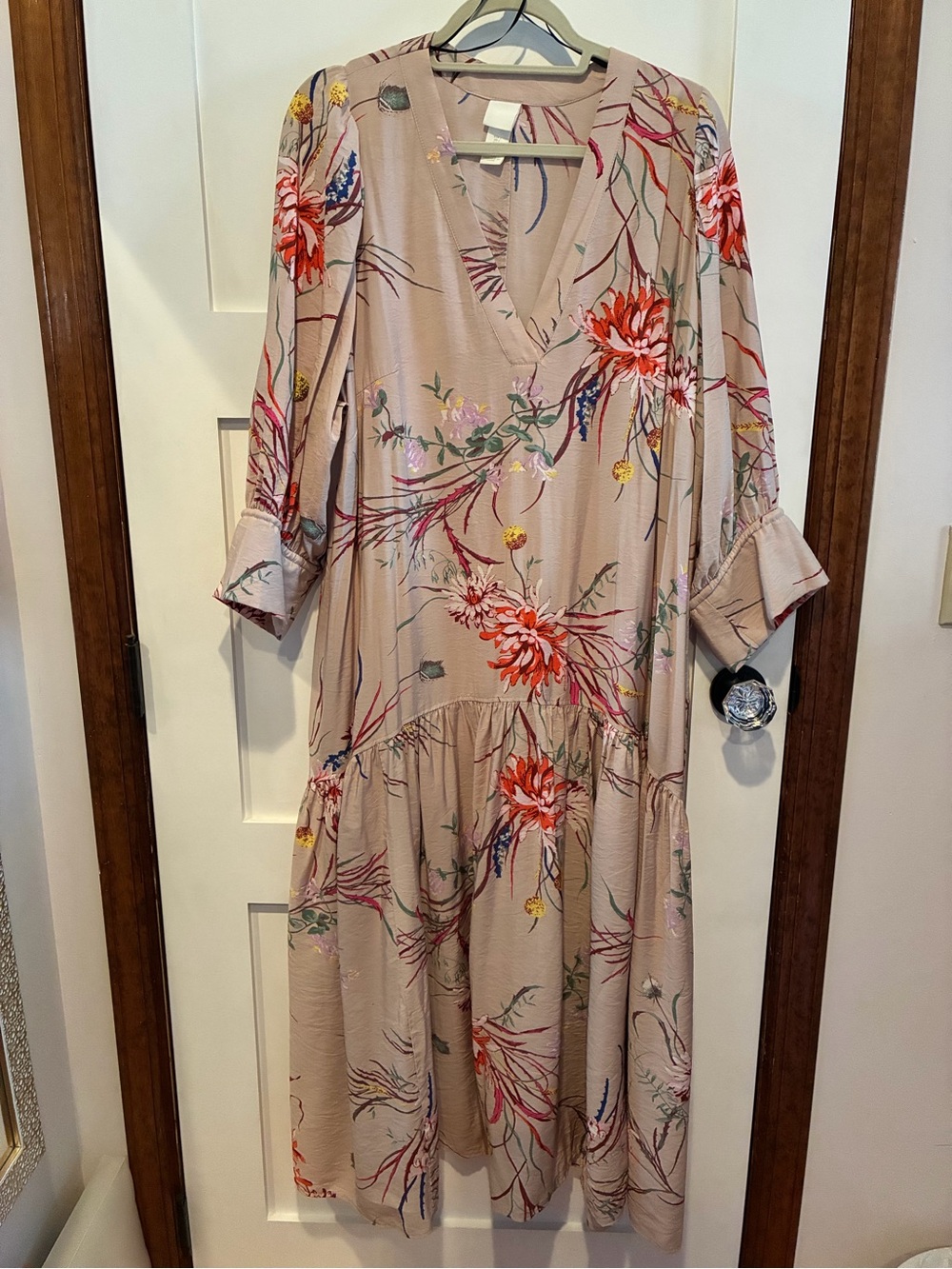 Flowy floral v-neck maxi dress by H&M size L